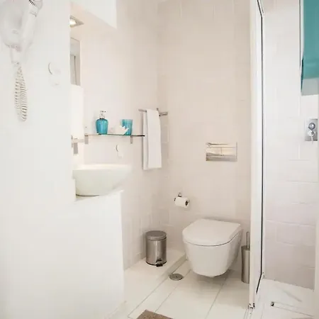 155 - Amália In Santos *