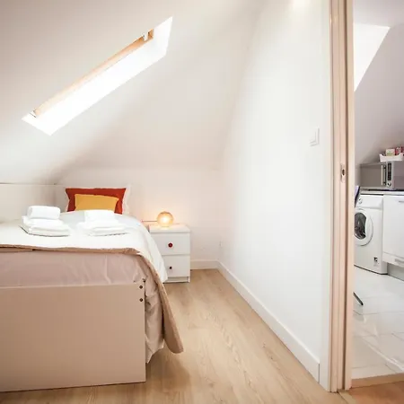 155 - Amália In Santos *