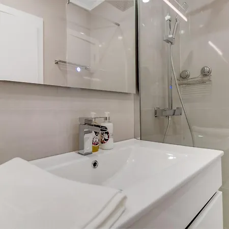 155 - Amalia In Santos Lisbon